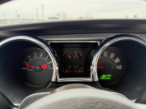 2005 Ford Mustang V6 Deluxe