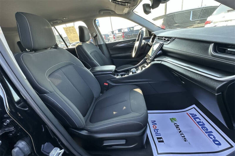 2023 Jeep Grand Cherokee Laredo