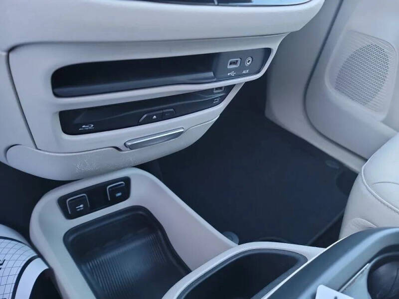 2017 Chrysler Pacifica Touring-L Plus