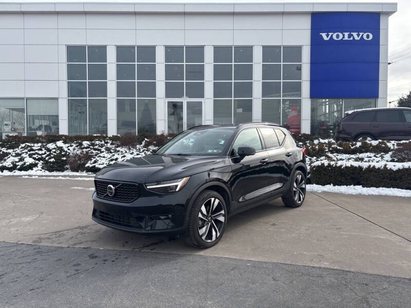 2025 Volvo XC40 B5 Plus Dark Theme