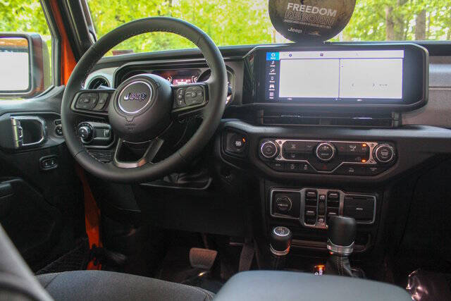 2025 Jeep Gladiator Sport S