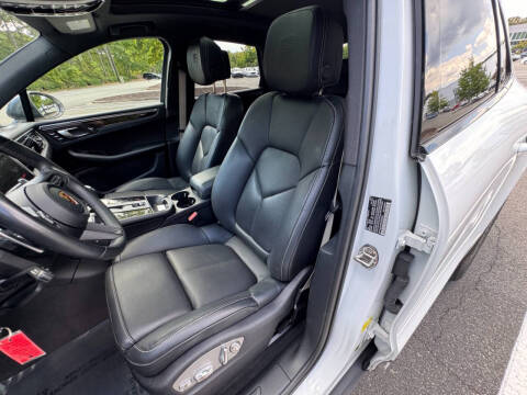 2023 Porsche Macan T