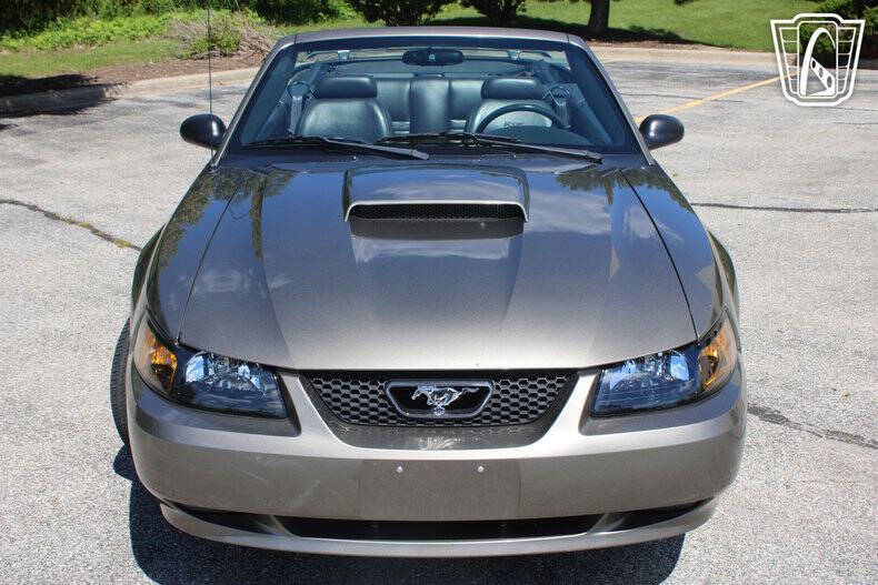 2002 Ford Mustang GT Deluxe
