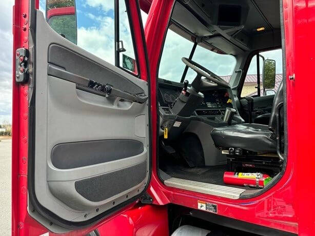 2006 Freightliner Columbia 120