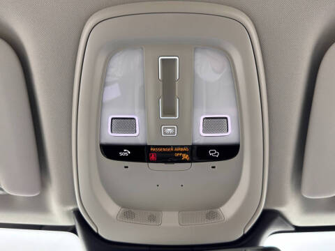 2023 Volvo XC60 B5 Plus Dark Theme