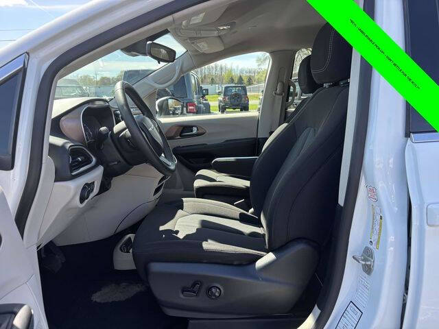 2023 Chrysler Voyager LX