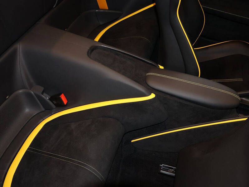 2025 Ferrari Roma Spider