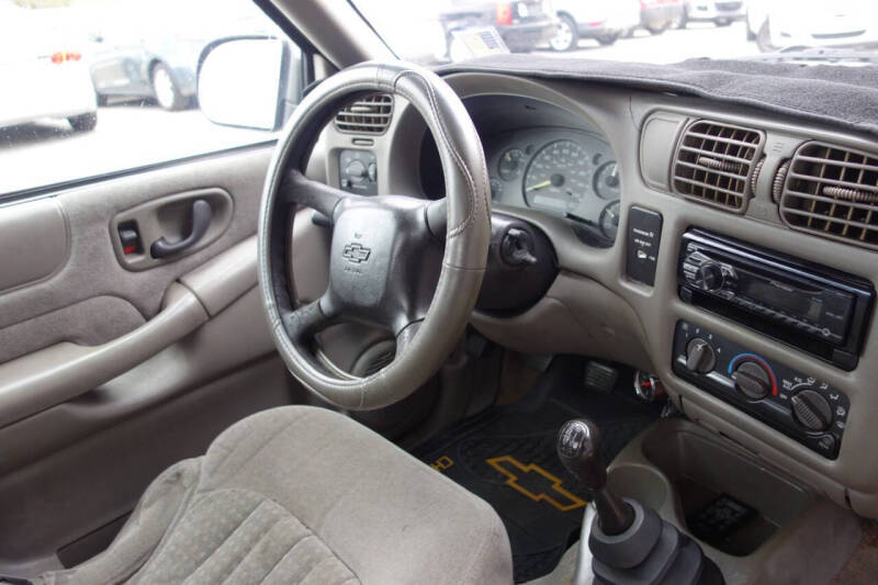2000 Chevrolet S-10 LS