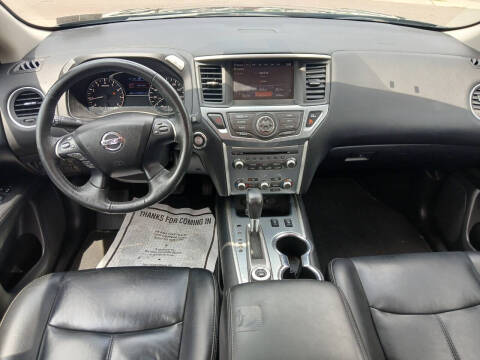 2017 Nissan Pathfinder SL