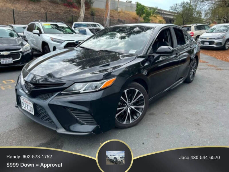 2019 Toyota Camry SE's photo