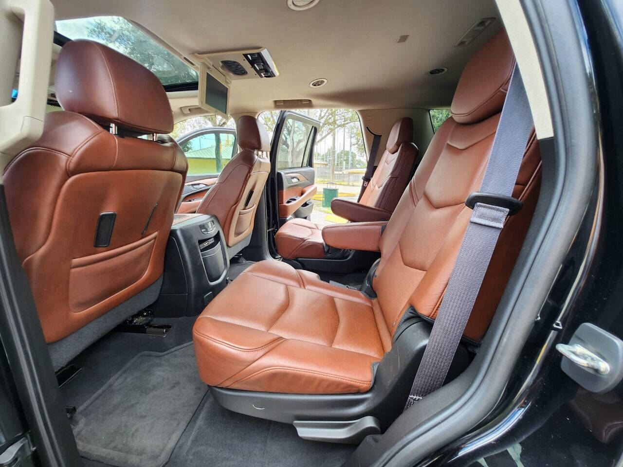 2015 CADILLAC Escalade SUV / Crossover - $36,995