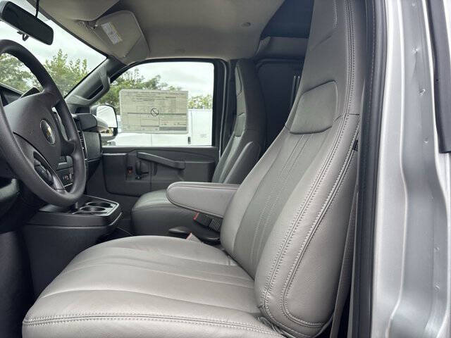 2025 Chevrolet Express 2500