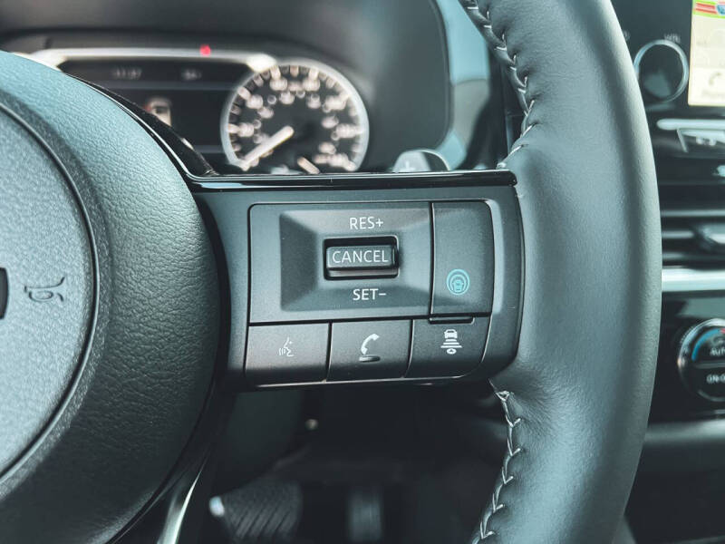 2025 Nissan Pathfinder SL