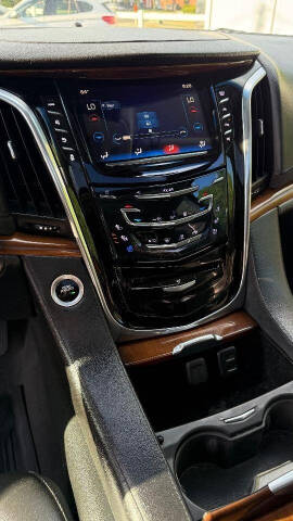 2017 Cadillac Escalade ESV Luxury