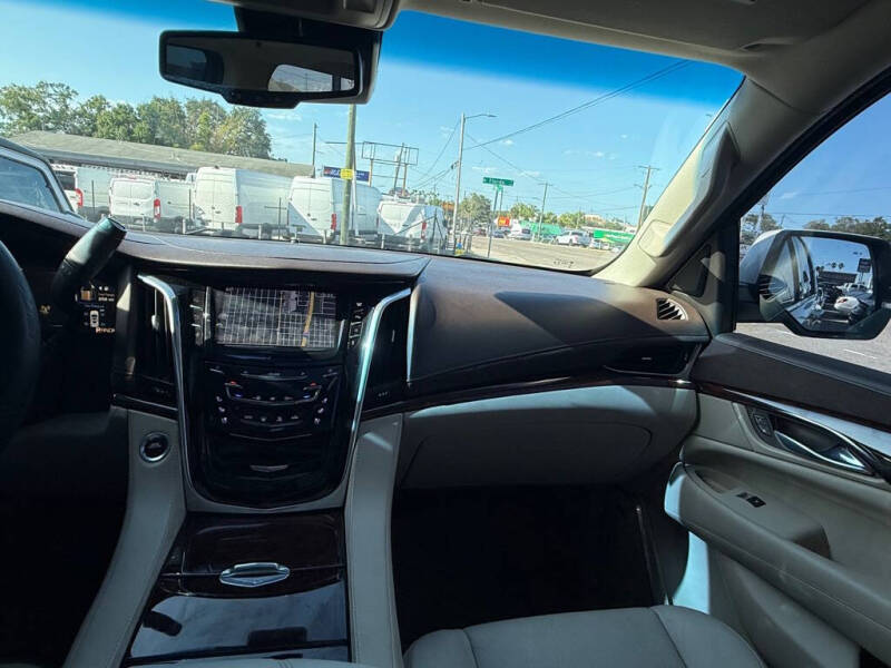 2015 Cadillac Escalade Luxury