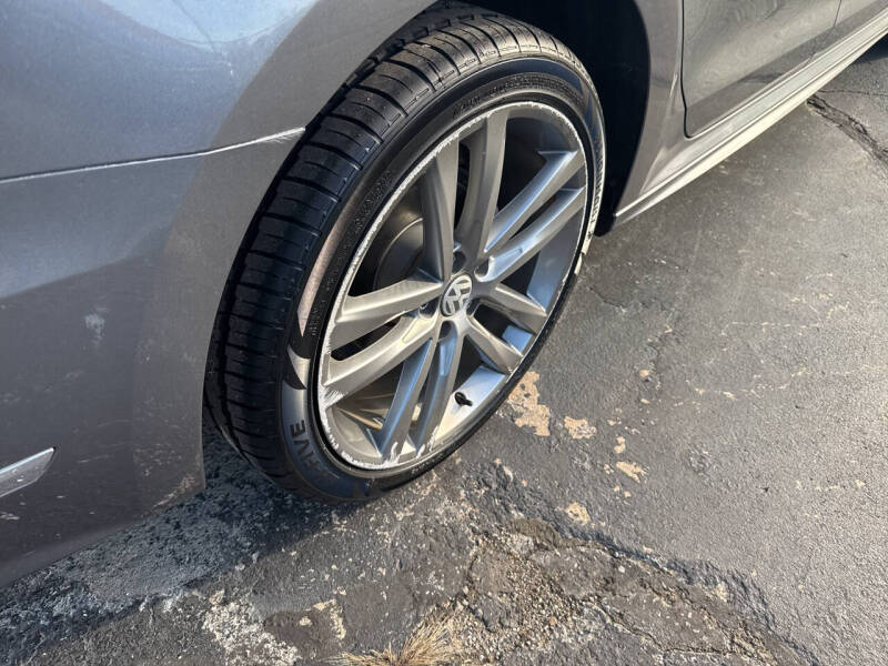 2018 Volkswagen Passat 2.0T R-Line