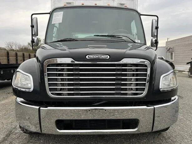 2009 Freightliner M2 106