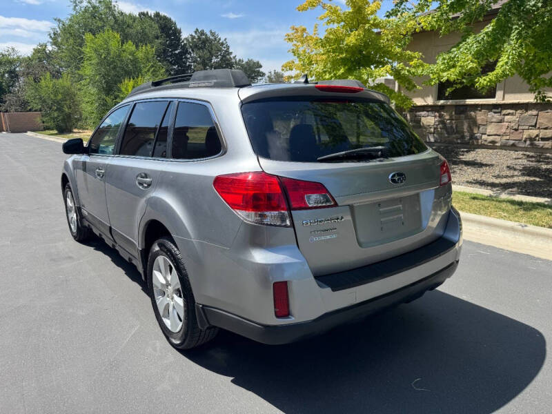 Image 8 of 2011 Subaru Outback 2.5i Limited