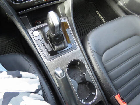 2018 Volkswagen Passat 2.0T SEL Premium