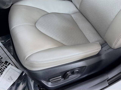 2022 Toyota Camry Hybrid XLE