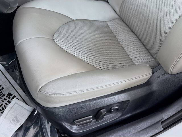 2022 Toyota Camry Hybrid XLE