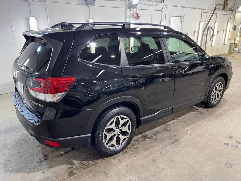 Used 2019 Subaru Forester Premium with VIN JF2SKAGC2KH557801 for sale in Sioux Falls, SD