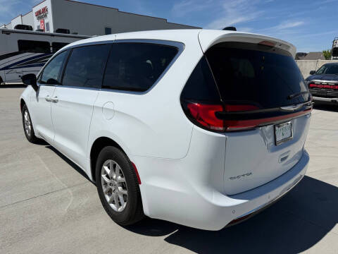 2024 Chrysler Pacifica Touring