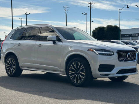 2022 Volvo XC90 T6 Momentum 7-Passenger