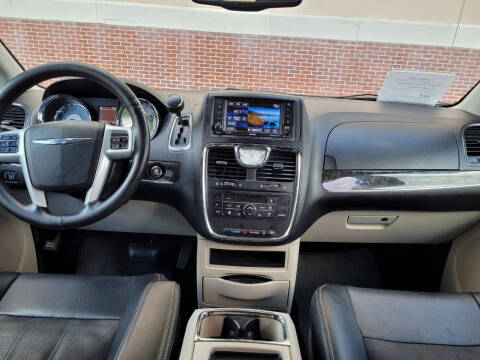 2014 Chrysler Town and Country Touring-L