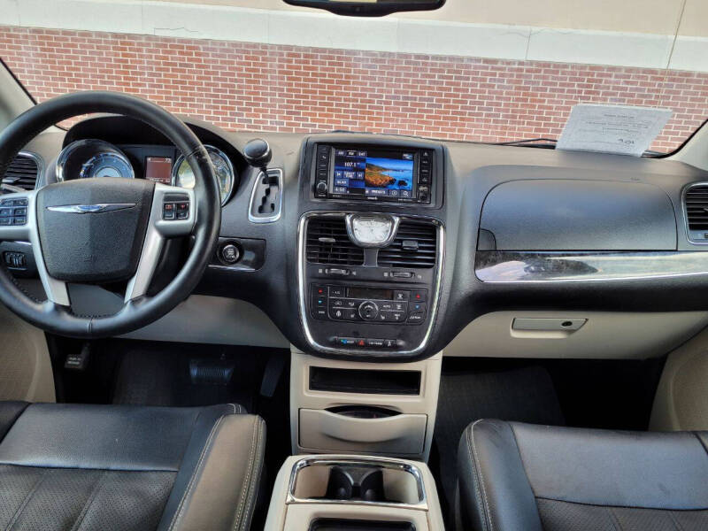 2014 Chrysler Town and Country Touring-L