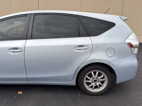 2014 Toyota Prius v Two