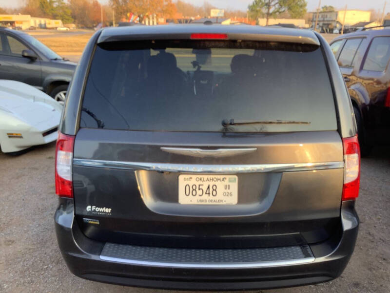 2016 Chrysler Town and Country Touring