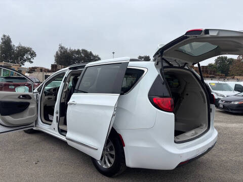 2017 Chrysler Pacifica Touring Plus