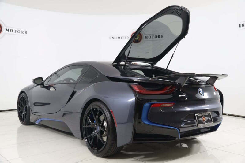 2017 BMW i8