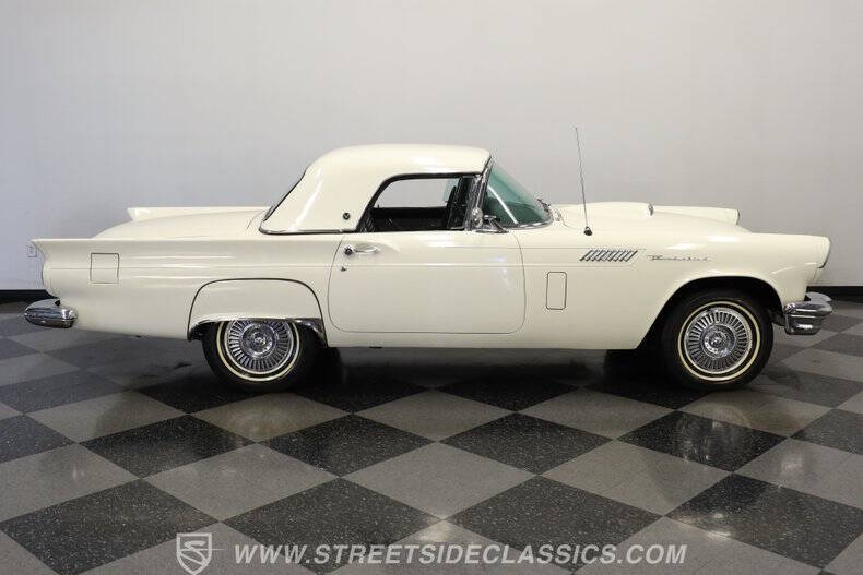 1957 Ford Thunderbird