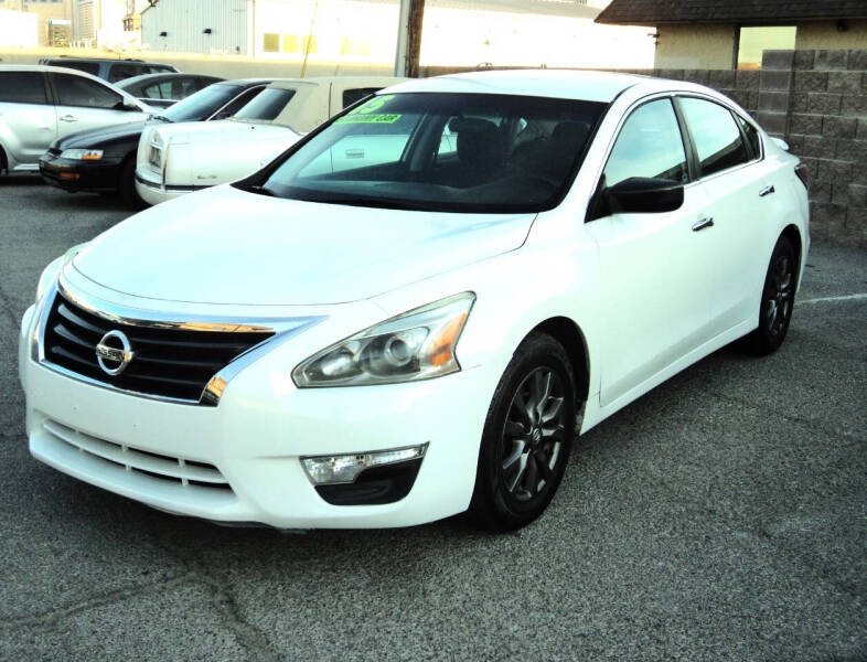 2015 Nissan Altima for sale at DESERT AUTO TRADER in Las Vegas NV