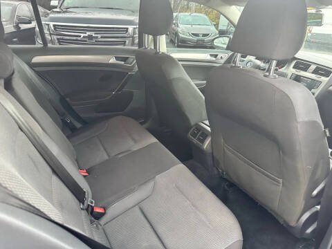 2017 Volkswagen Golf SportWagen