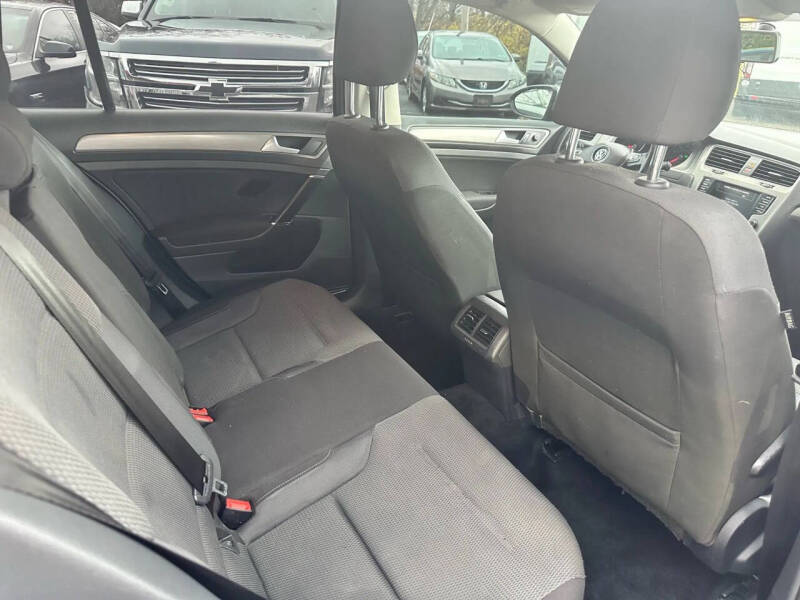 2017 Volkswagen Golf SportWagen