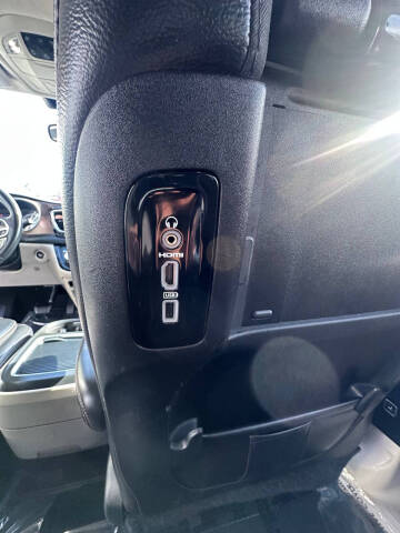 2017 Chrysler Pacifica Touring-L Plus