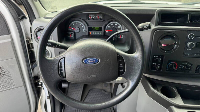 2013 Ford E-Series E-350 SD XLT