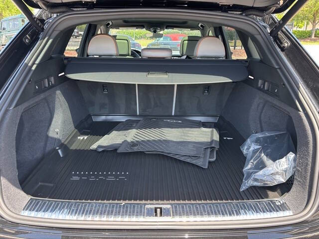 2024 Audi Q8 e-tron 16