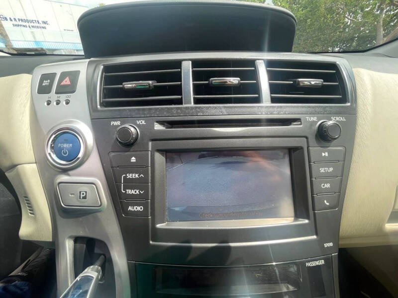 2014 Toyota Prius v Two