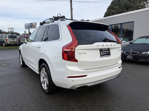 2016 Volvo XC90 T8 eAWD Momentum