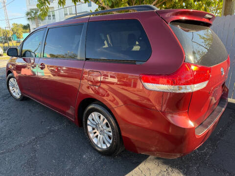 2013 Toyota Sienna XLE 8-Passenger