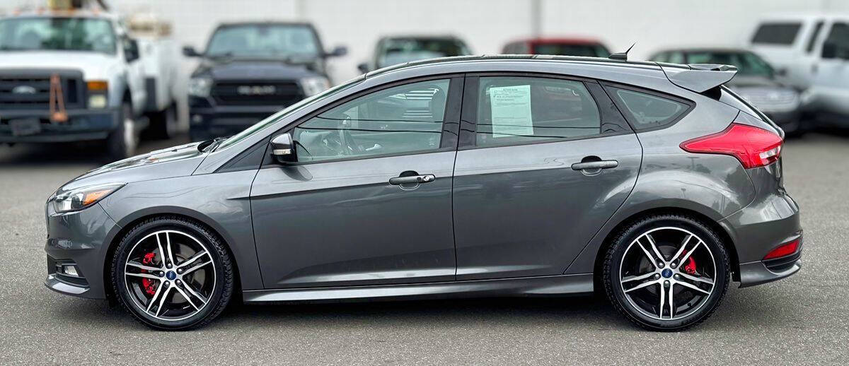 2018 Ford Focus ST ST 4dr Hatchback 2