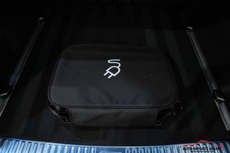 2025 Lamborghini Urus SE