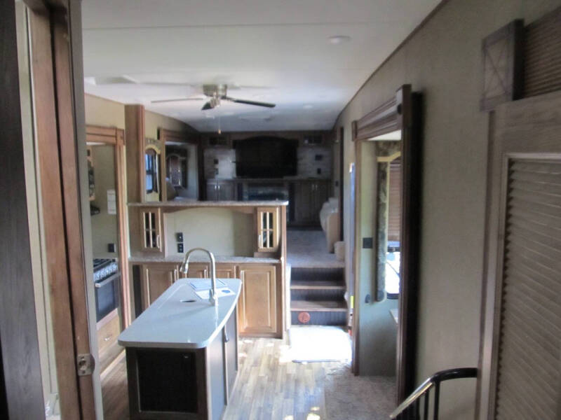 2017 Keystone RV Avalanche