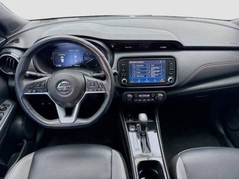 2022 Nissan Kicks SR