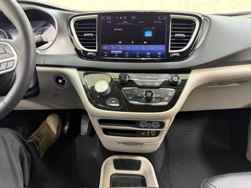 2022 Chrysler Pacifica Touring L