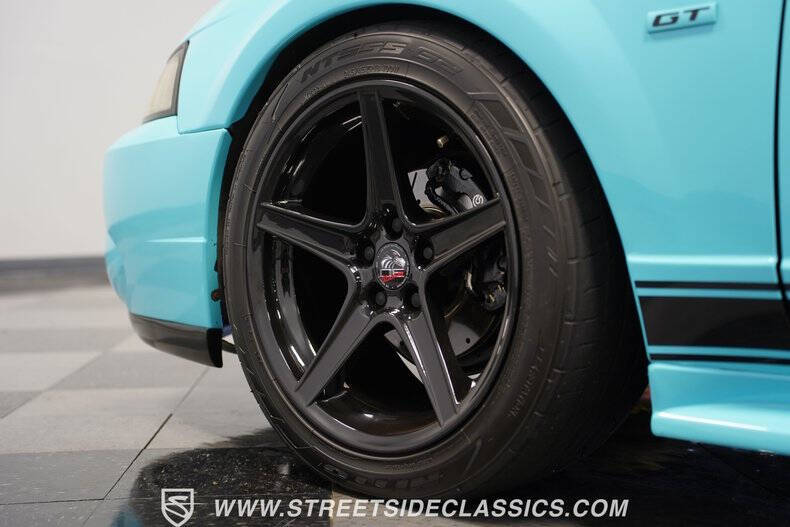 2004 Ford Mustang GT Deluxe